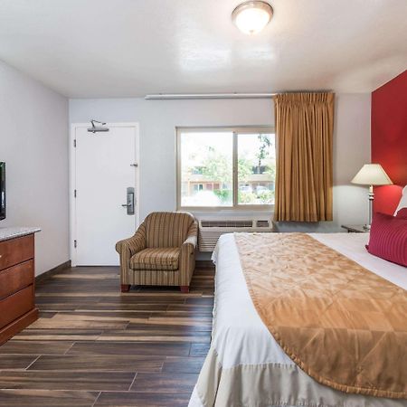 Ramada By Wyndham Near Seaworld / Mission Beach San Diego Exterior photo