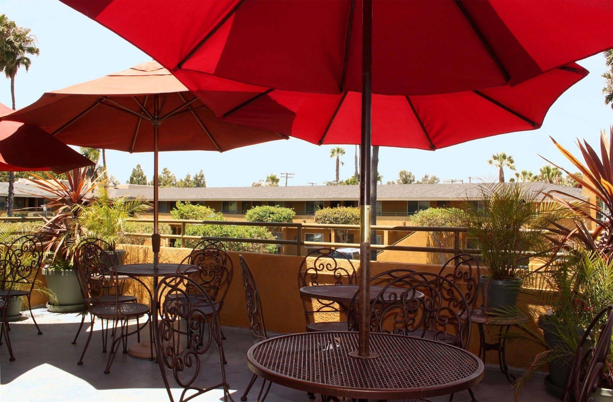 Ramada By Wyndham Near Seaworld / Mission Beach San Diego Exterior photo