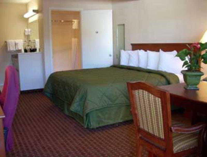 Ramada By Wyndham Near Seaworld / Mission Beach San Diego Exterior photo